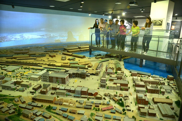 36-5cw12_유엔평화기념관 투어에 참여하는 시민들 모습_사진제공 문진우